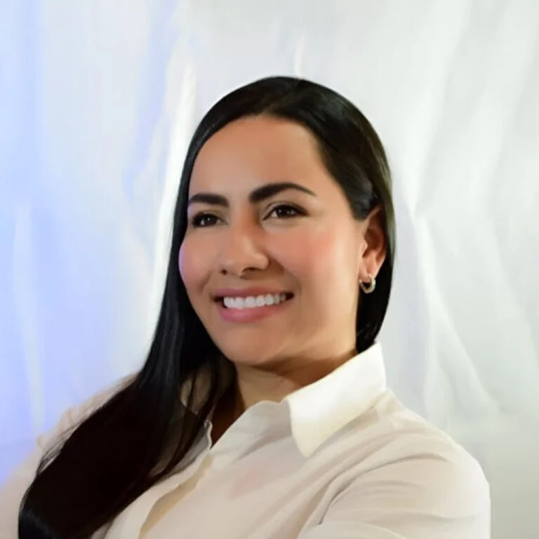 Nika Duniezhka Cuellar Cuenca - Gerente General (E)